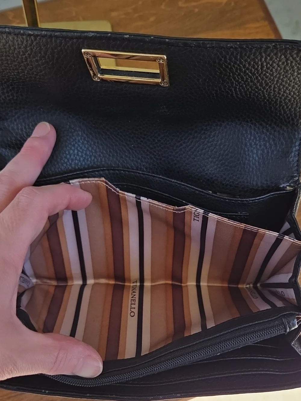 Tignanello Turnlock Black Leather Wallet $100 Retail GUC